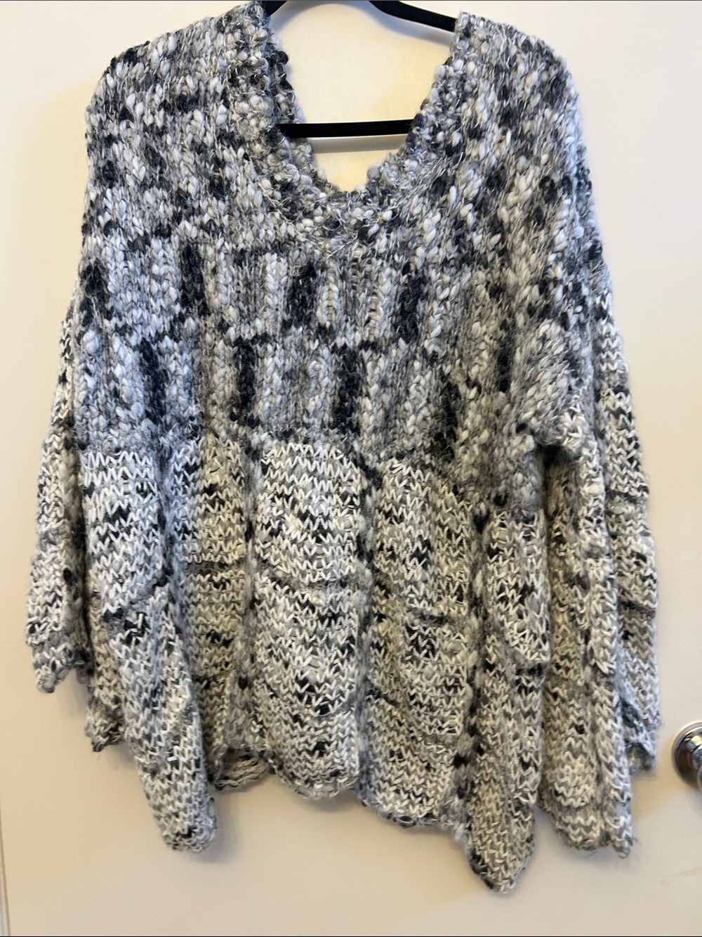 POL Marled Black and White V-Neck Chunky Knit Sweater